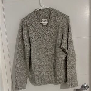 Abercrombie & Fitch Heather Gray V-Neck Sweater